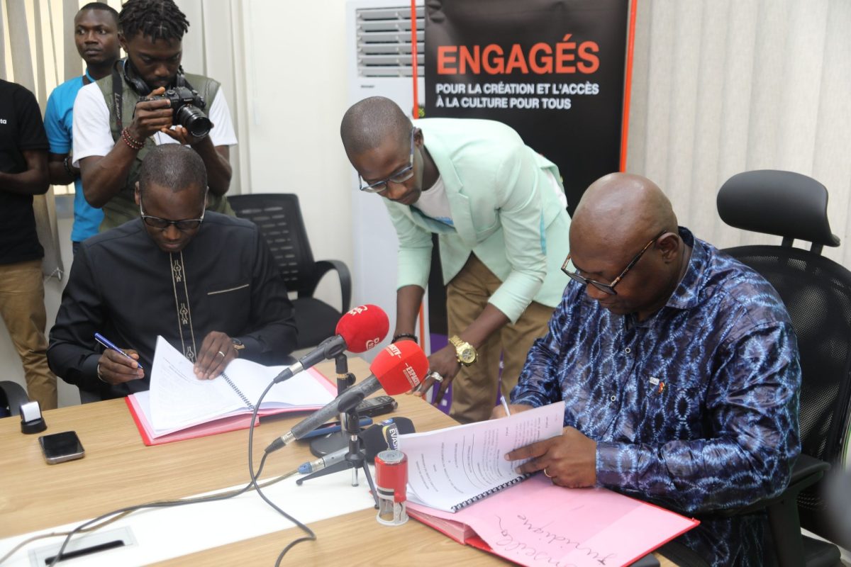 LE MINISTÈRE DE LA CULTURE, DU TOURISME ET DE L’ARTISANAT SIGNE UN PROTOCOLE AVEC LA FONDATION ORANGE GUINÉE ET LANCE LE DEUXIÈME PRIX DU LIVRE GUINÉEN.